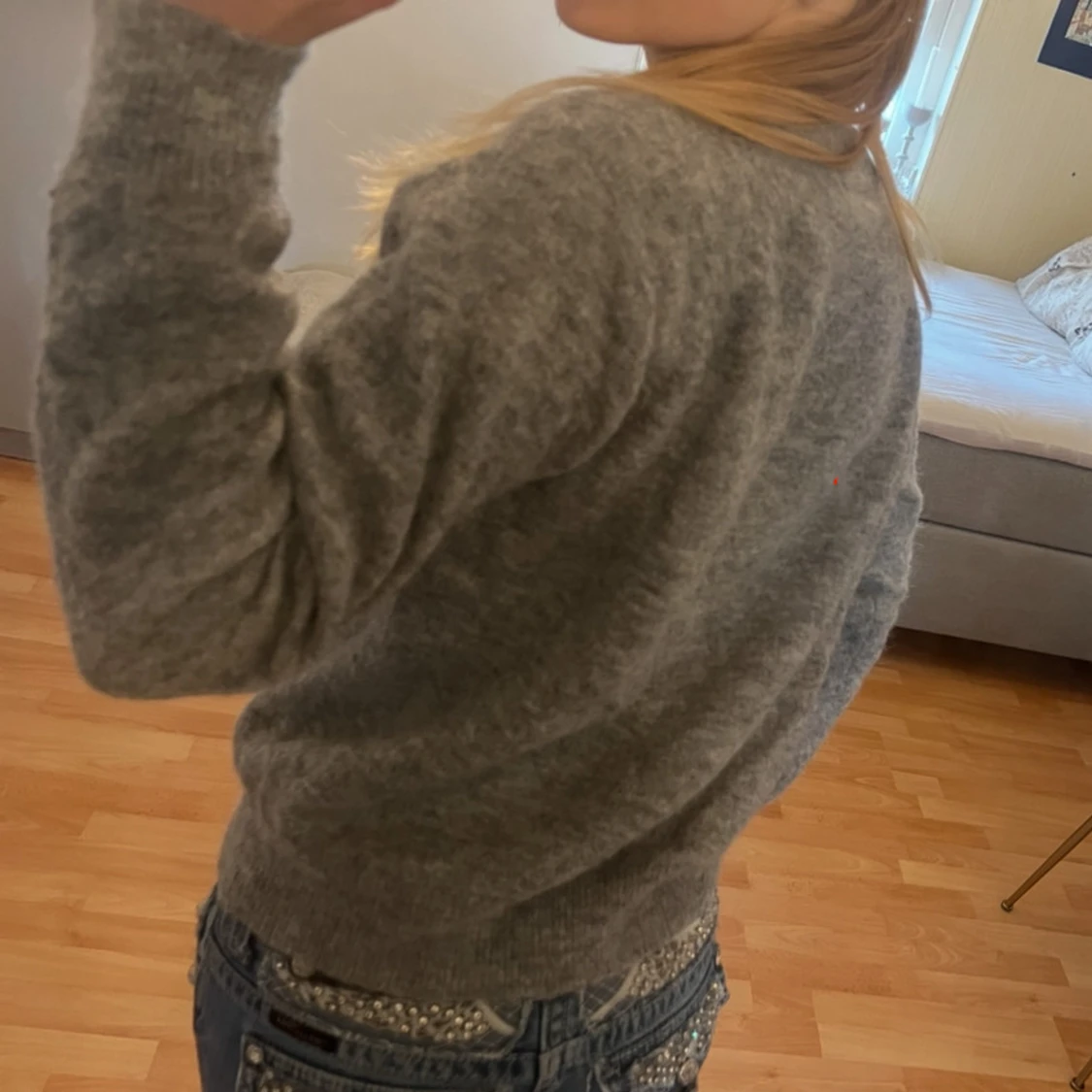 Grå stickad tröja  - 2