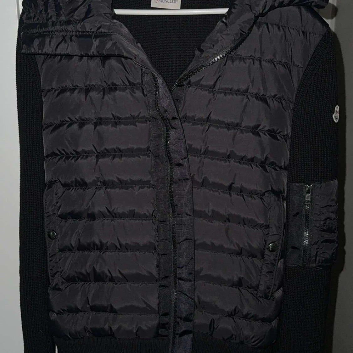 Svart pufferjacka från Moncler - 1