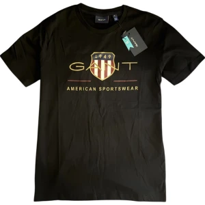 GANT T-Shirt - Gant T-shirt   Storlek S  Ny med prislapp  Inga defekter   Om du har några frågor eller funderingar svarar jag snabbt i DM!😊