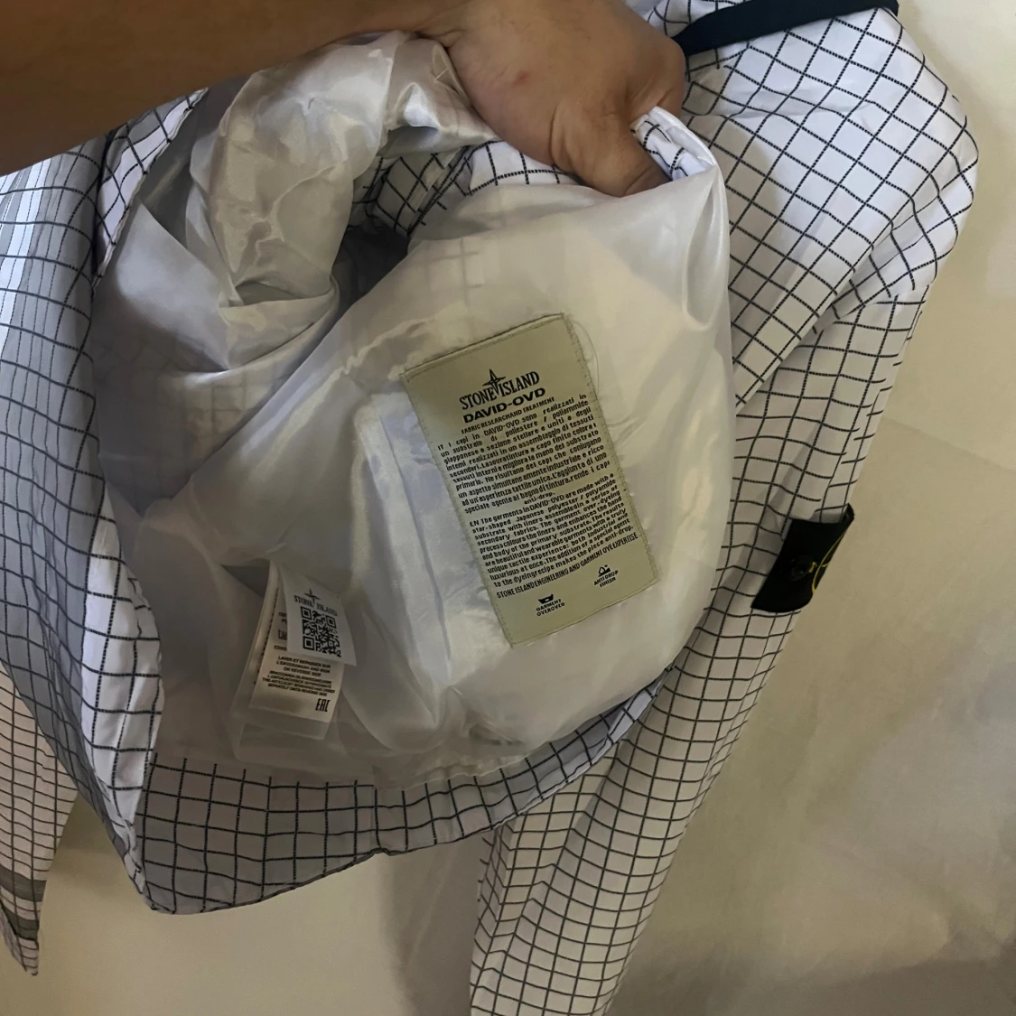 Vit rutig vindjacka från Stone Island - 2