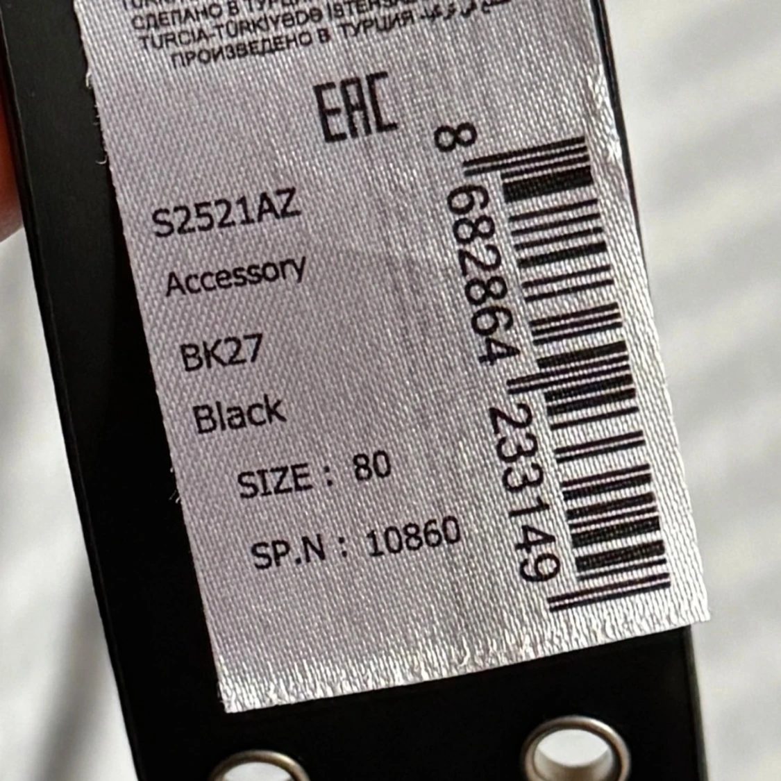 Svart bälte med nitar och kedja - 4