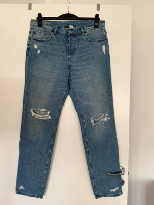 Jeans  - Storlek 42. Sparsamt använda. 