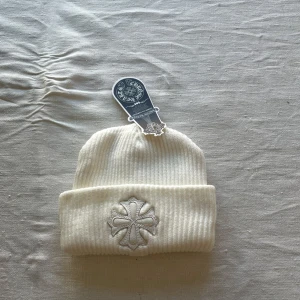 Chrome hearts mössa - Säljer nu denna mössa då den aldrig användes, helt ny.