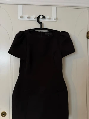 Zara klänning  - Populära klänningen från Zara som varit helt slutsåld. Klänning har inbyggda shorts är helt ny och aldrig använd 