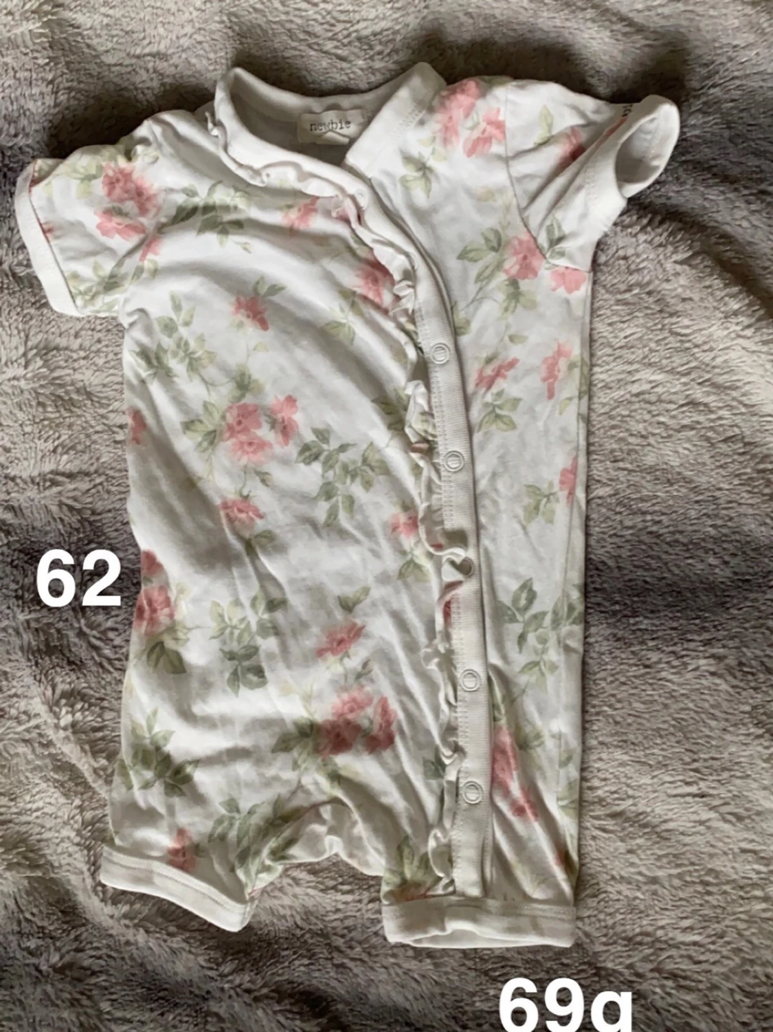 Vit blommig kortärmad pyjamas