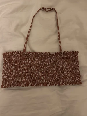 bikinitopp - säljer denna bikinitopp från lindex! storlek 146/152