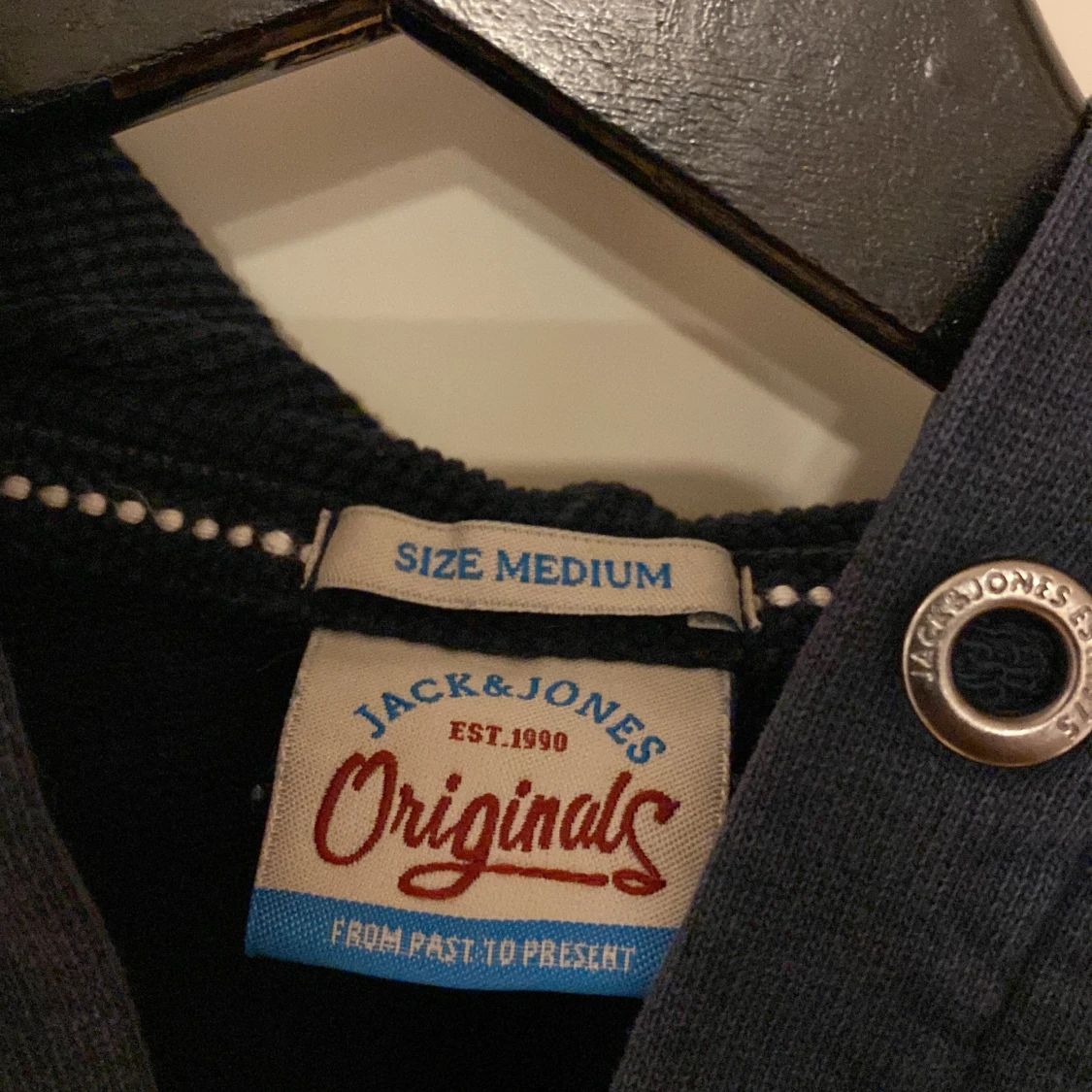 Mörkblå hoodie från Jack & Jones - 1