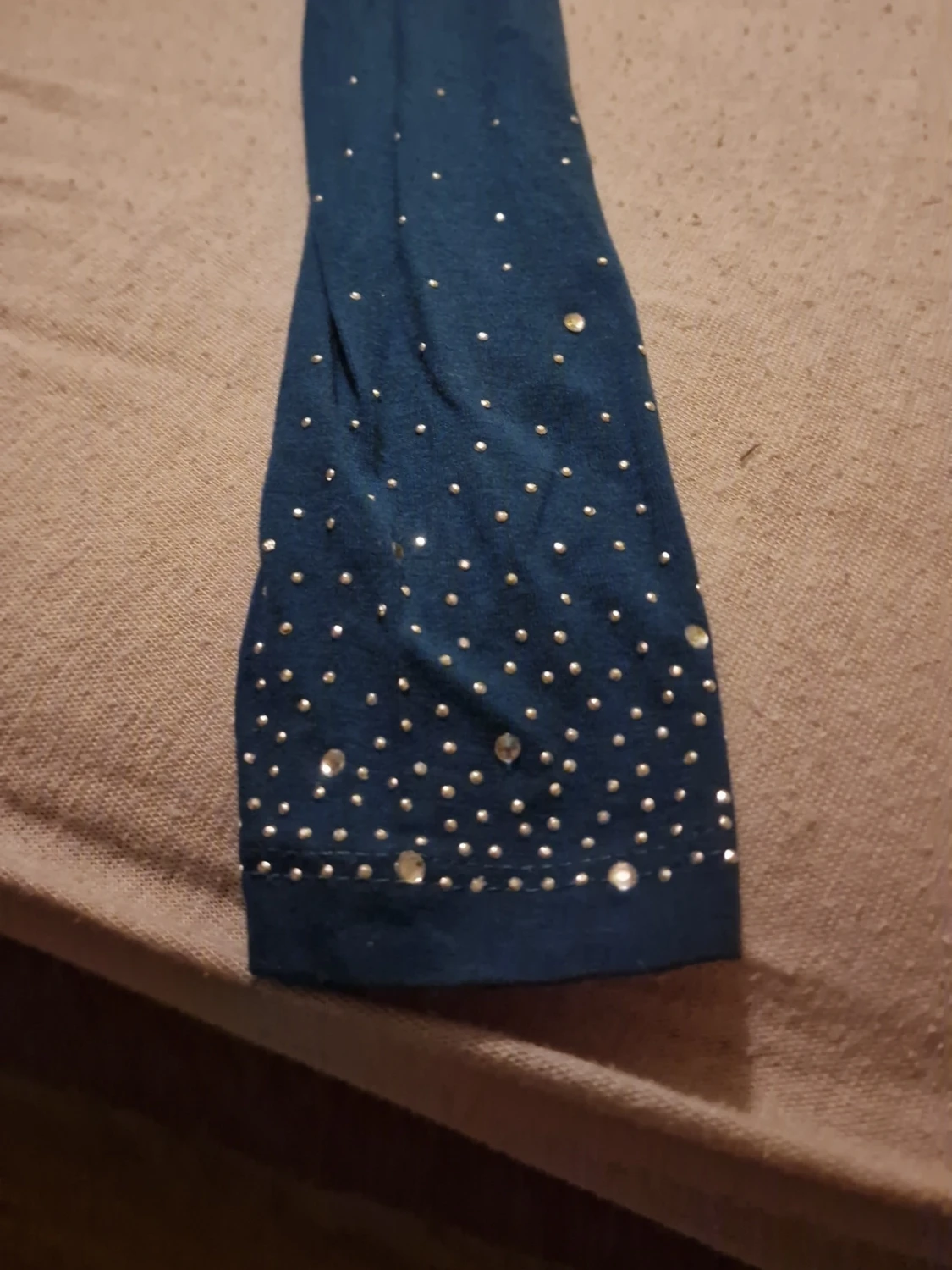 Mörkblå långärmad topp med nitar - 1