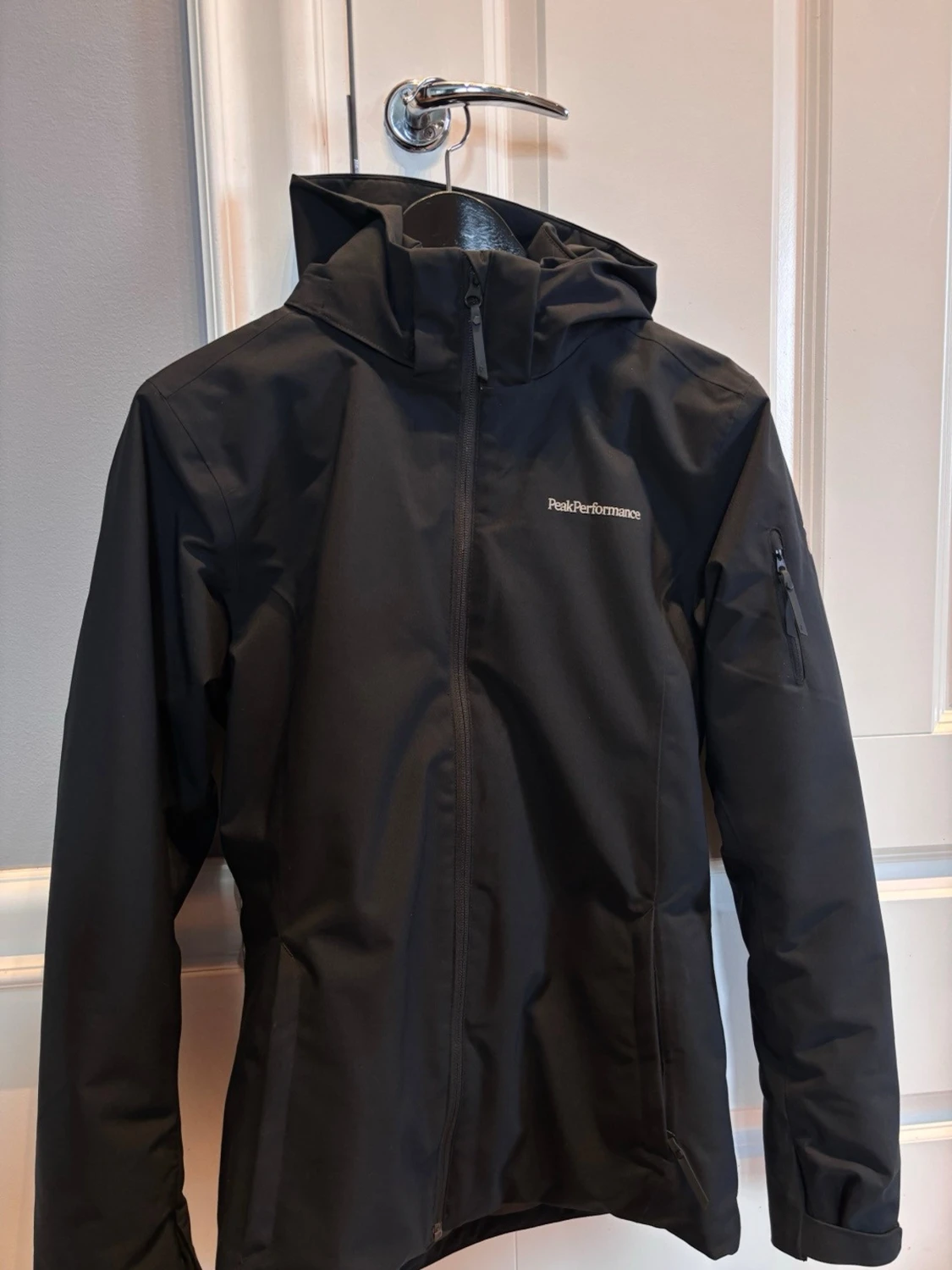 Svart jacka Peak Performance