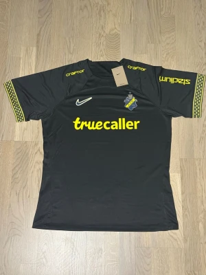 Fotbolls Tröja - Helt ny, skriv om du har frågor eller vill ha mer bilder.