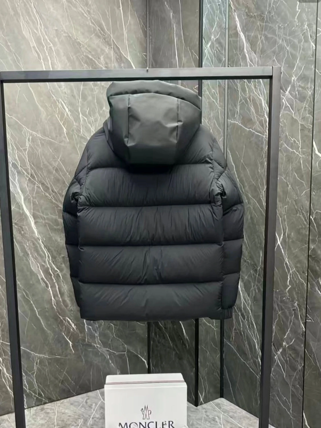 Svart pufferjacka - 1