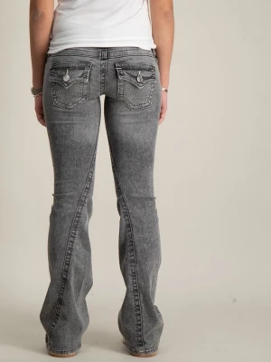 Grå true religon jeans “Joey” - Säljer mina True religon I model Joey. Dom är inte använda särskilt mycket då dom inte sitter bra på mig. Längden är bra på mig som är 167 cm.  Ny pris är 1300kr.                                                             Skriv för fler bilder🤗