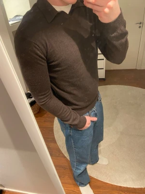 These Glory Days Tröja  - These Glory Days tröja i mycket bra skick. Tröjan är däremot liten i storleken så jag skulle rekommendera denna till någon som vanligtvis bär storlek S. Nypris: 700kr. Skickas inom en till två dagar. Kontakta mig om du har frågor!