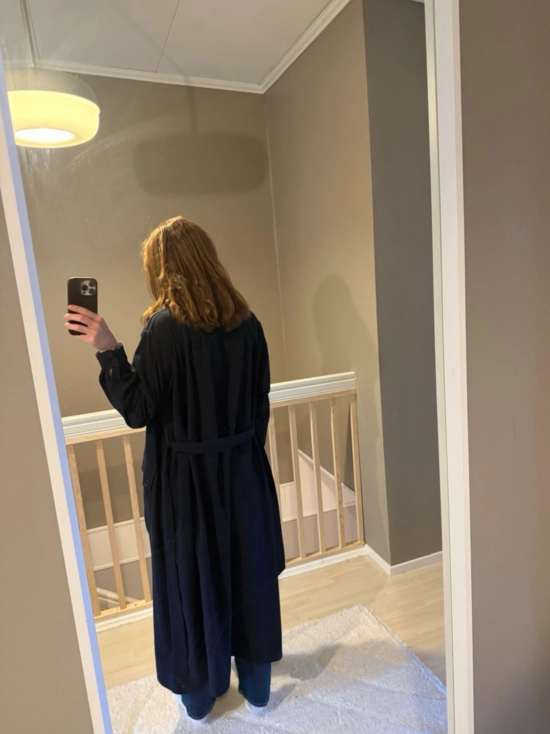 Mörkblå trenchcoat från Rodebjer - 3