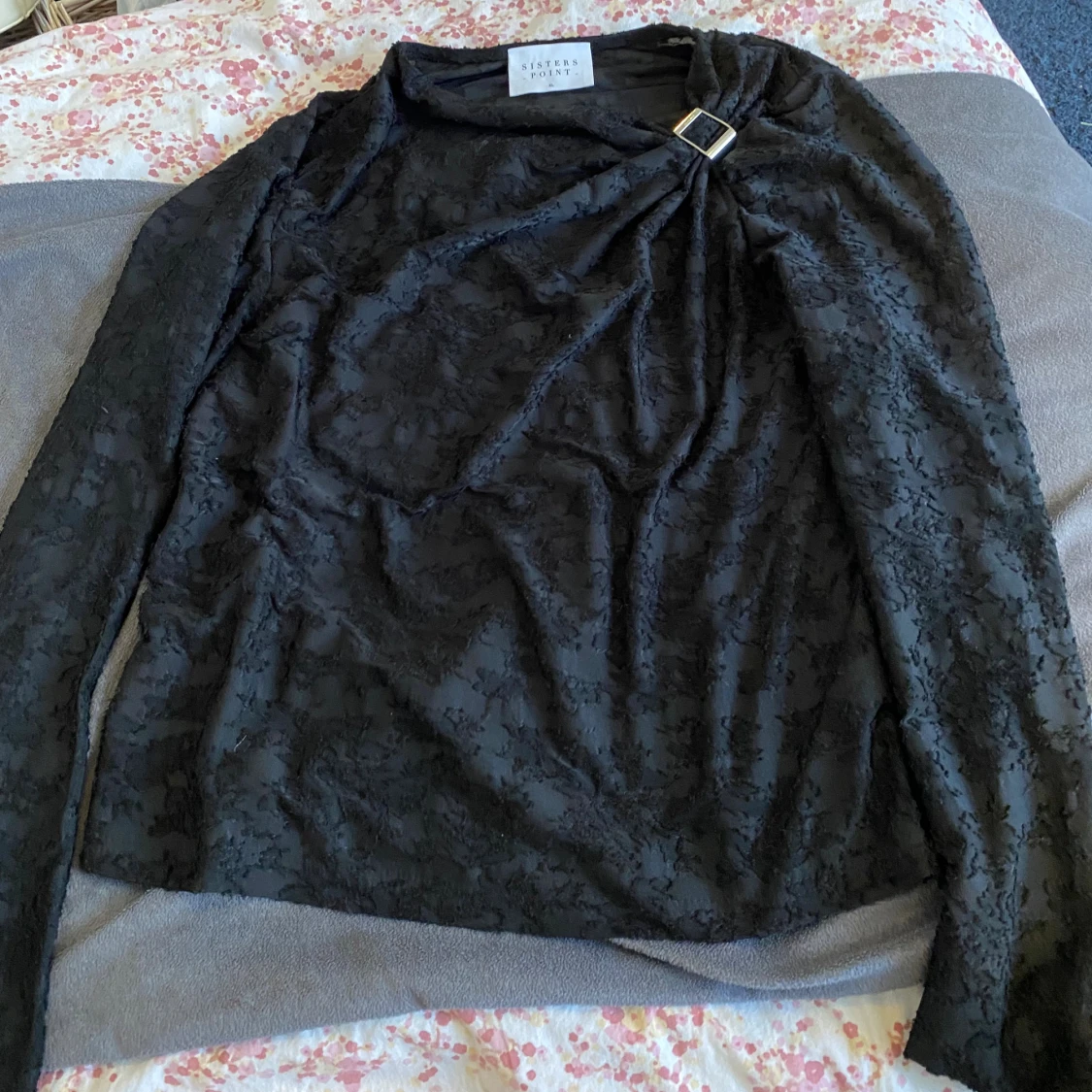 Svart långärmad topp från Sisters Point🖤 - 1