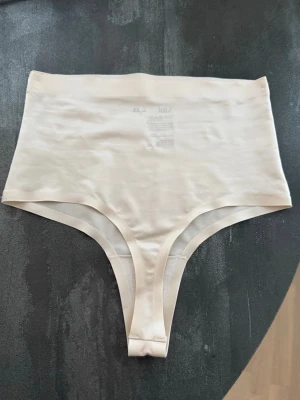 Shapewear light support - Höga shapewear trosor. Nya utan prislapp