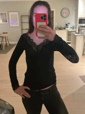 Intimissimi tröja - Säljer en Intimissimi tröja i storlek S, har använt den max 5 gånger eftersom jag inte tycker den passar mig