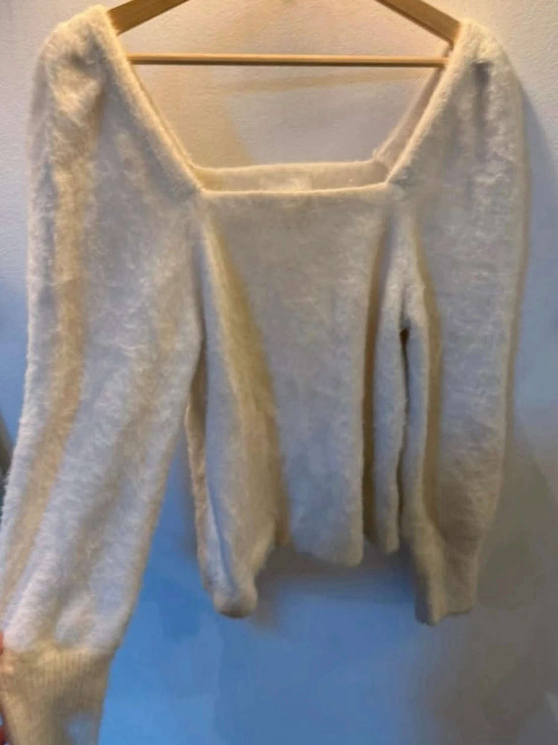 Vit fluffig stickad tröja H&M - 2