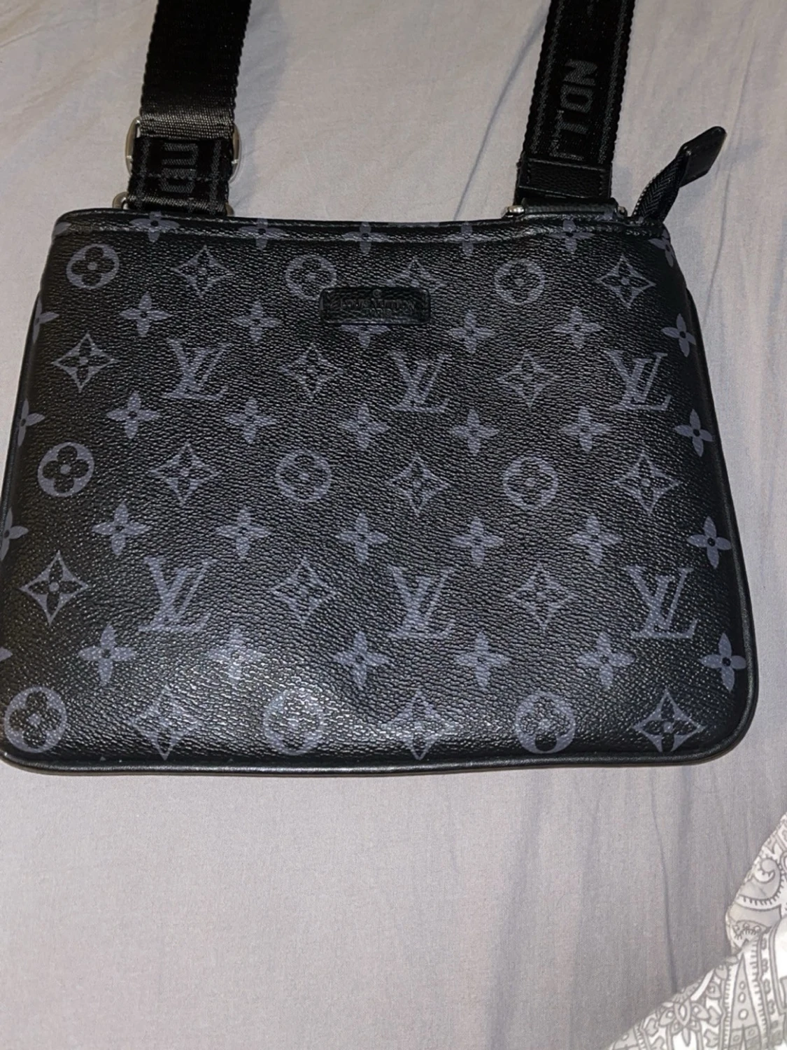  svart axelväska bytes kan!!!!! - 1