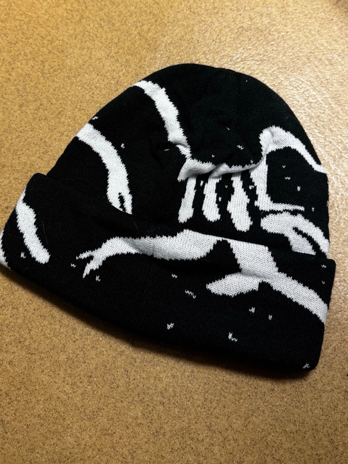 Svartvit mössa från Arc'teryx - 1