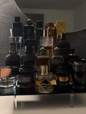 Byten! - Endast bytte! Inget säljes. Alla parfymer är 100% äkta, har lådorna till de flesta parfymerna, söker fräscha/somriga dofter men kom ändå med andra förslag. Hör av dig om du har något intressant!