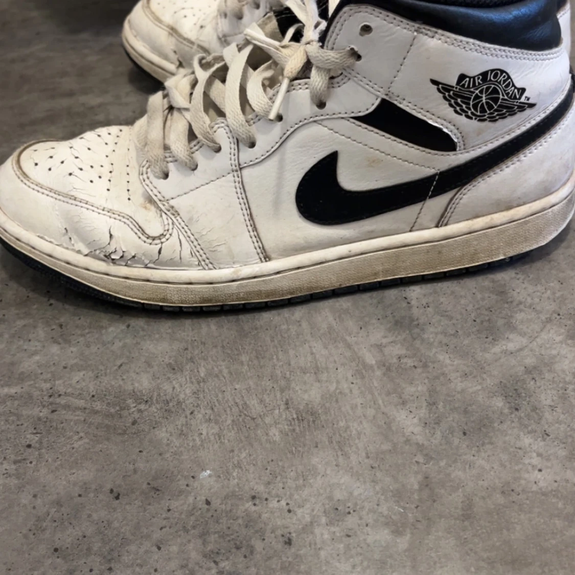 Nike Air Jordan 1 vita och svarta sneakers - 1