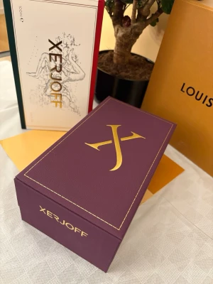 Xerjoff Naxos 1861 - Hej säljer en topp parfym Naxos 1861 på 100 ml. 