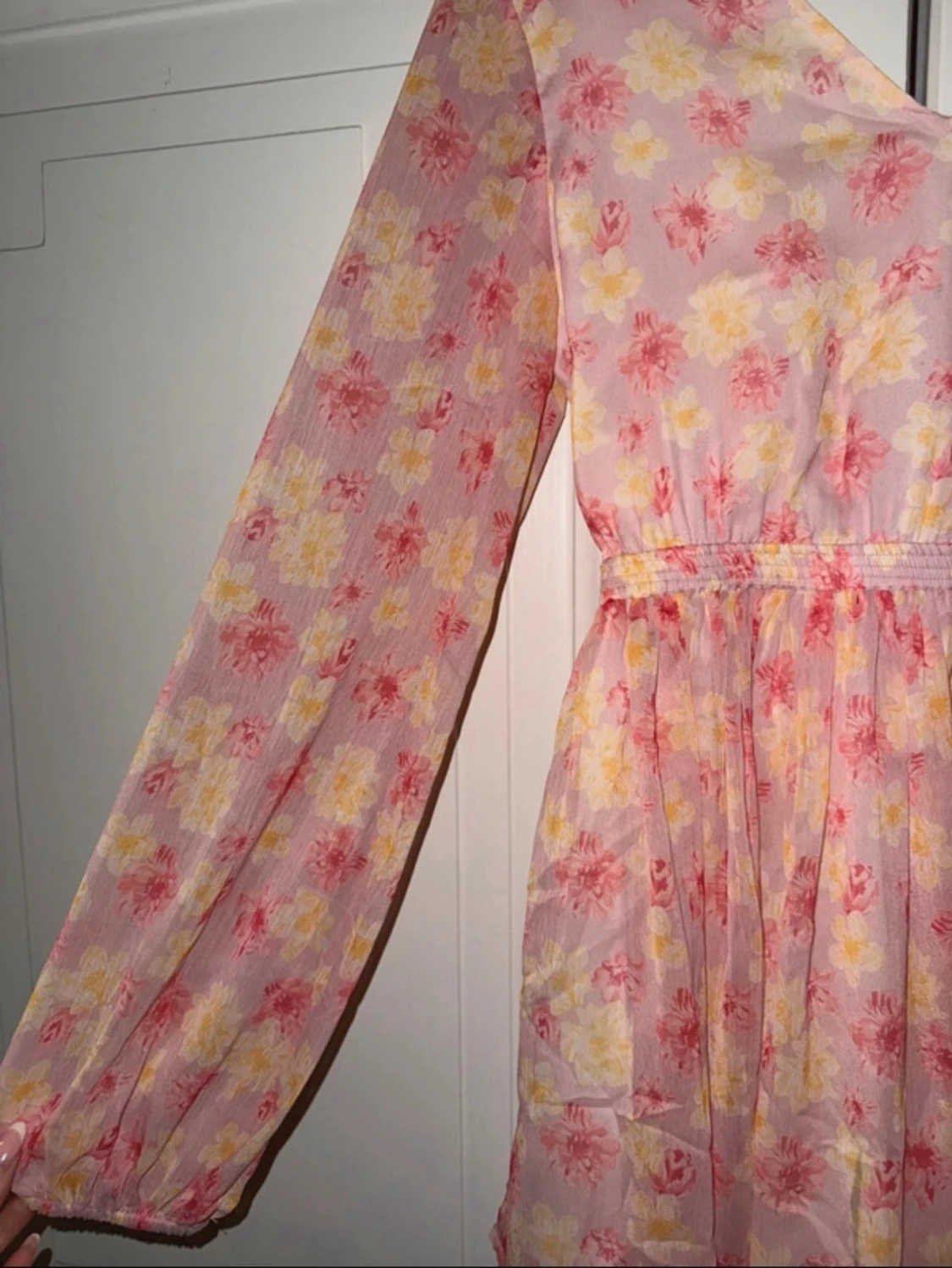 Blommig kortklänning med volang - 2