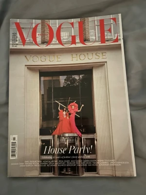 Vogue British November 2023 (Emily Ratajkowski & Adwoa Aboah) - Säljer för 200, köper du alla tidningar jag har kan du få dem för 2000 eller 3 för 500<3