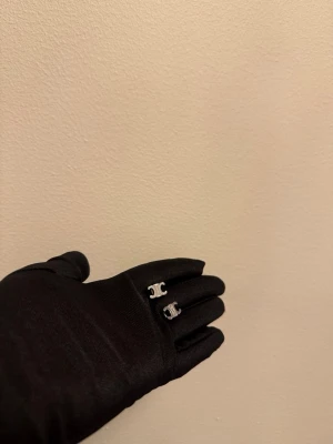 Örhängen C’ - Rostfritt stål 