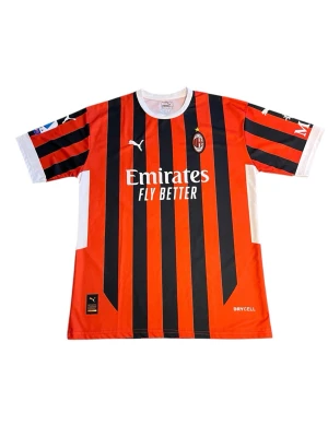 AC Milan matchtröja Puma röd/svart - Stylish AC Milan match shirt from Puma in red and black with white details. The shirt has vertical stripes, club badge on the chest and sponsor print. On the back it says 'RAFA LEÃO' and number 10. Made of functional material Drycell.