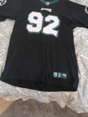 Oversize T-shirt  - Svart och turkos T-shirt ifrån New Yorker🤍 storlek xxs men passar som M/L