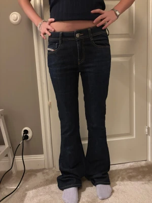 Bootcut diesel jeans - Bootcut lågmidjade diesel jeans i nyskick. Nypris 1800