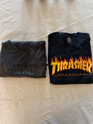 2 pack långärmad Thrasher och Wrangler tröja - 2 långärmade tröjor, thrasher i Strlk M och Wrangler L men skulle säga att de har väldigt liknande passform då thrasher är oversized, Lätt använda.