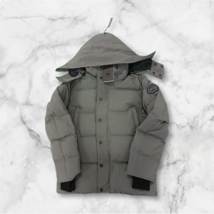 Grå Canada Goose Jacka Wyndham Black Label - Grå Canda Goose Jacka Wyndham Black Label. Helt ny, storlek: M. 