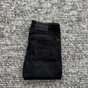 Tiger of sweden jeans - Svarta tiger of sweden jeans i 10/10 skick, inga konstigheter! Storlek 28/30, modell shelly.