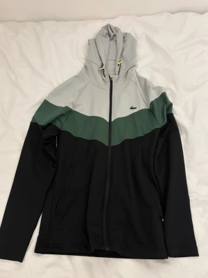 Lacoste - En skön och fin kofta från Lacoste 