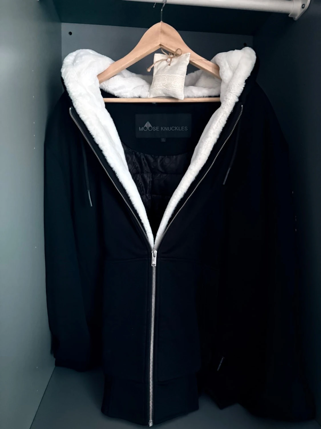 Svart teddyjacka Moose Knuckles - 3