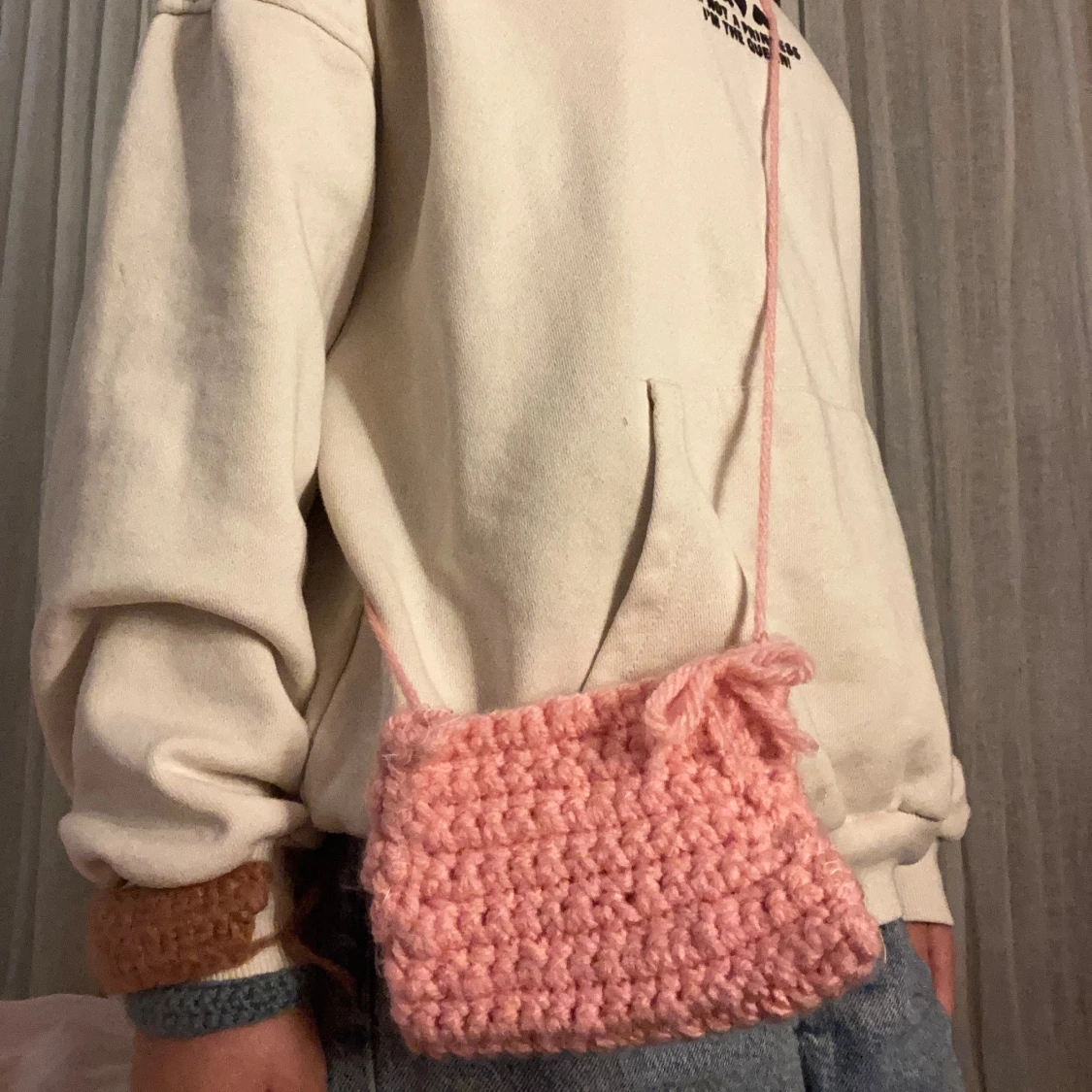 Custom stickad axelväska med eller utan rosett! 