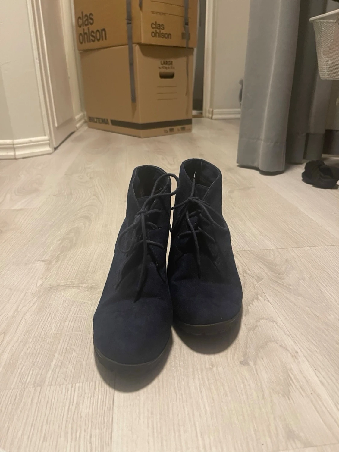 Mörkblå mocka stövletter med klack - 3