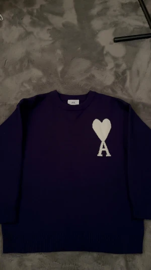 Ami paris tröja - Ami Paris tröja i storlek S, skicket är helt nytt och oanvänt, 