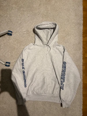 Supreme Hoodie - Grå Supreme Hoodie med blått tryck. Mycket bra skick i storlek M.