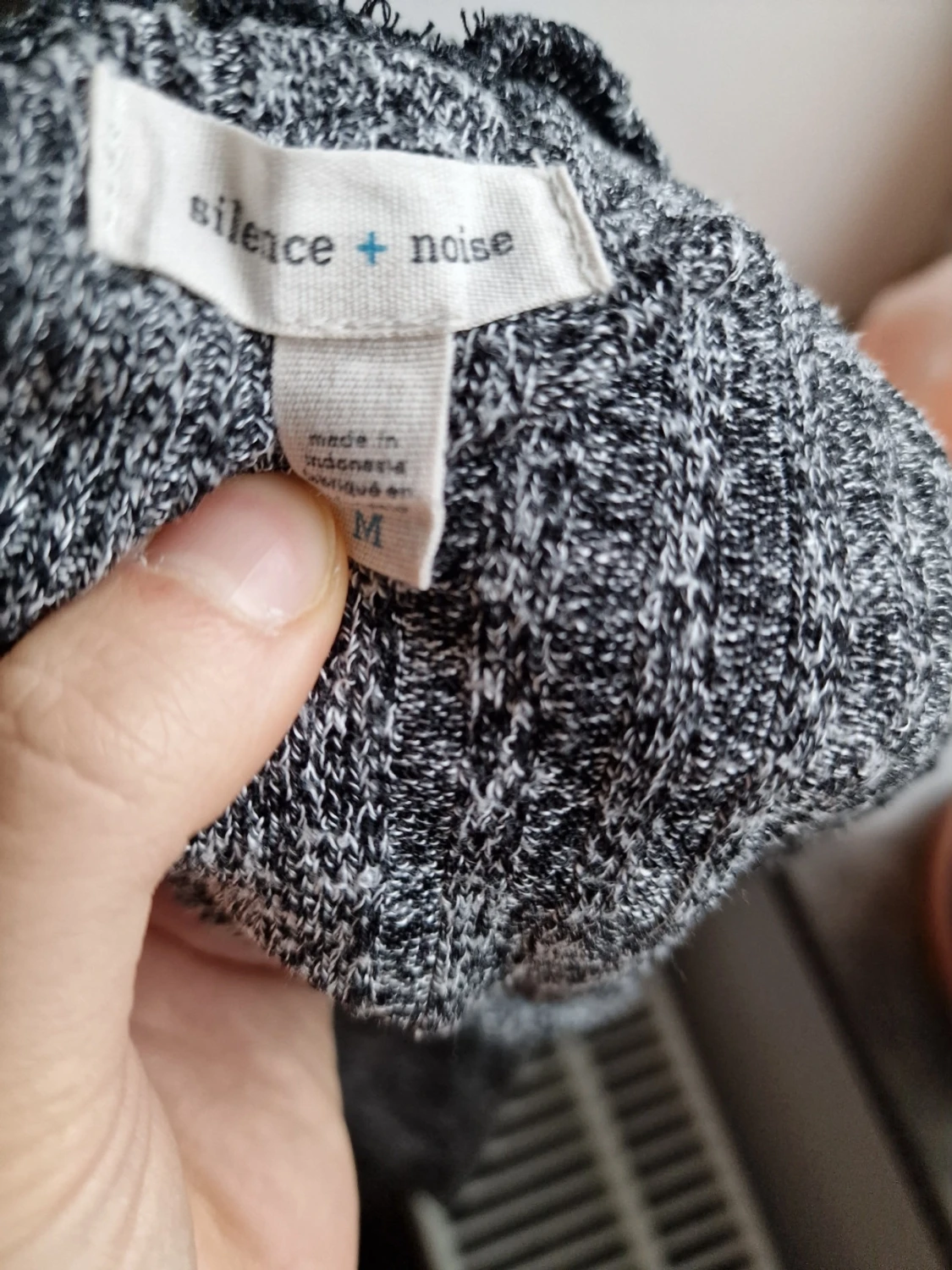 Grey knitted dress with cut out - 5