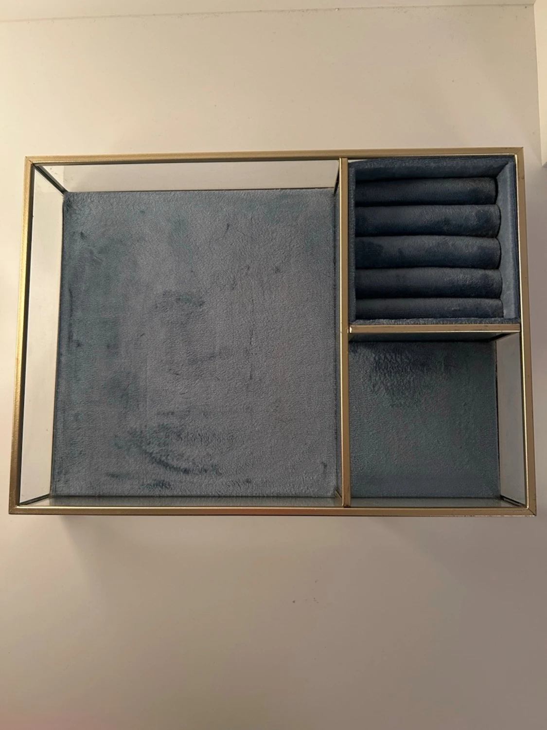 Blå smyckesbricka i sammet från Flying Tiger