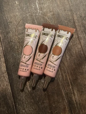 P Louise ögonskugga bas  - 3 färger av den otroligt populära ögonskuggabasen från engelska märket plouise. Helt oanvända 