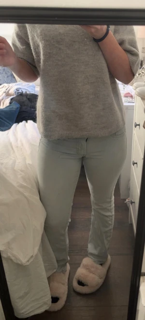 Low waist jeans - jätte fina low waist jeans med stretchigt material som tyvärr inte kommer till användning nå mer