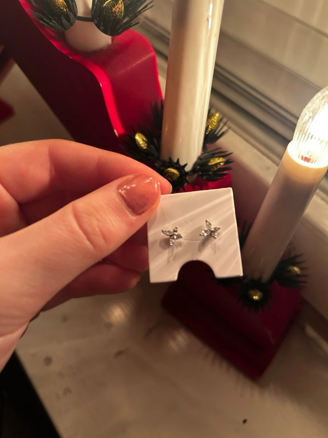 silvriga örhängen + silvrig ring!! 