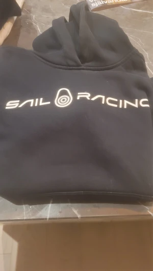 Sail Racing Hoodie  - Fin Sail Racing Hoddie stl 150 , Sparsamt använd ., Nypris 895 kr 