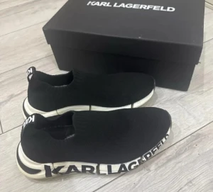 Svarta sneakers från Karl Lagerfeld - Mycket fint, som ny