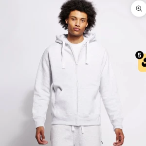 Grått russemerch sett herr/man - Hej! Säljer nu min killes russemerch sett, aldrig använt och prislappar är fortfarande kvar! nypris 1250kr. Strl M i båda!